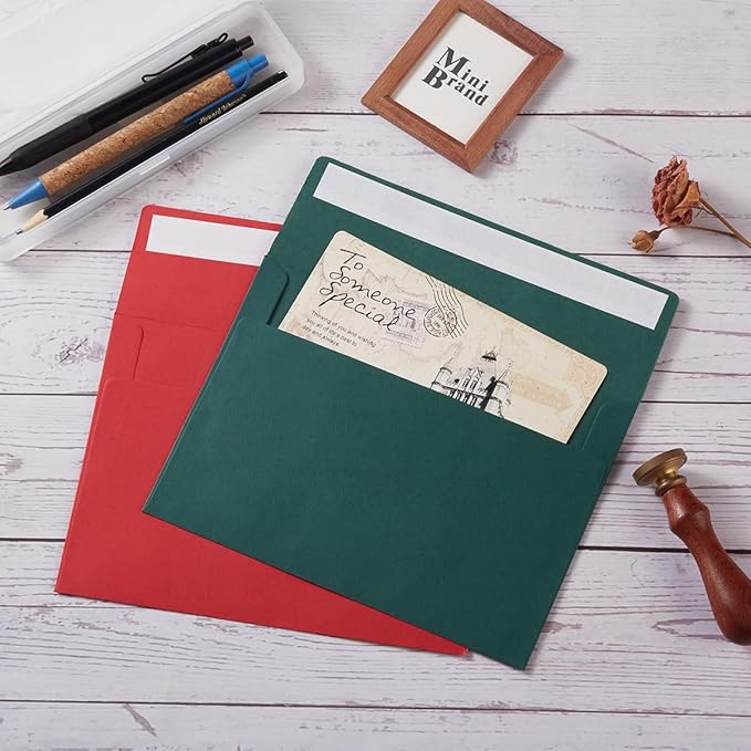 Wishop 100 Pack Christmas A7 Envelopes Self-Adhesive 5x7 Envelopes for Invitations, 5x7 Greeting Cards (Christmas Green/Red, 5.24 x 7.21 Inches)