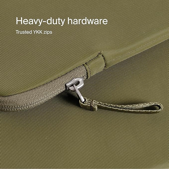 Urth Naos Laptop Sleeve - 15-16 Inch Padded, Water Resistant, Recycled Laptop Case Compatible with MacBook Air/Pro in Green