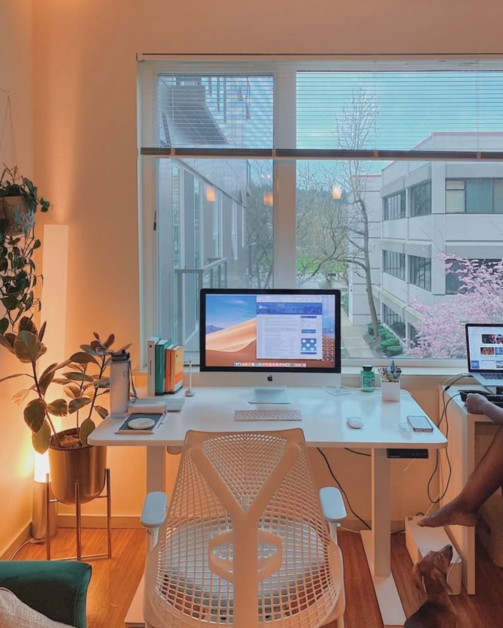 How to Build a Cozy Work Corner in Small Apartments (Space-Saving Tips)