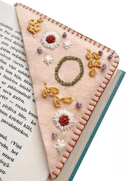 MOTEERLLU Personalized Hand Embroidered Corner Bookmark,Felt Triangle Page Stitched Handmade Bookmark,Unique Cute Flower Letter Embroidery Bookmarks Accessories for Book Lovers