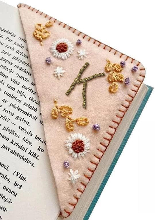 MOTEERLLU Personalized Hand Embroidered Corner Bookmark,Felt Triangle Page Stitched Handmade Bookmark,Unique Cute Flower Letter Embroidery Bookmarks Accessories for Book Lovers