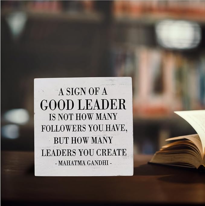 Inspirational A Sign of A Good Leader Desk Decor Wooden Box Sign Office Decor Rustic White Wood Block Plaque Box Sign for Leader Boss Mentor Home Office Desk Shelf Table Decoration Leadership Gift