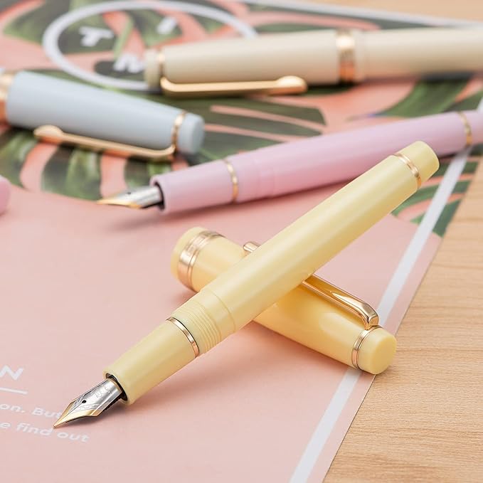 Jinhao 82 Light Green Acrylic Fountain Pen, Iridium Medium Nib Classic Design Smooth Writing Pen with Ink Converter (Gold Trim)