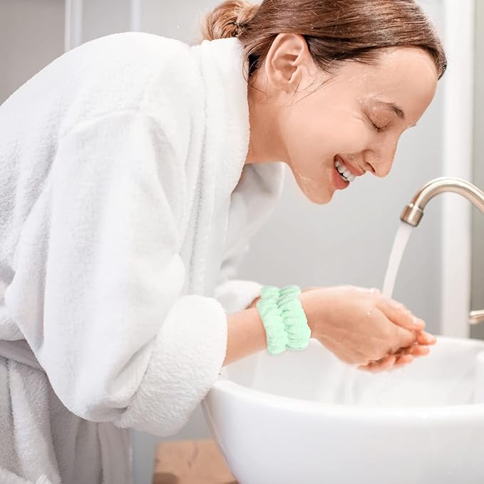 Chuangdi 4 Pairs Wrist Bands for Washing Face Wrist Spa Microfiber Wash Towel Band Scrunchies Absorbent Wristbands Sweatband for Women Prevent Liquid from Spilling