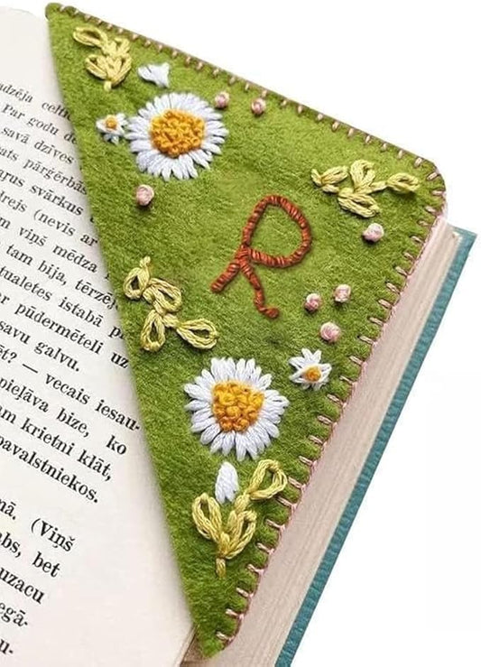 MOTEERLLU Personalized Hand Embroidered Corner Bookmark,Felt Triangle Page Stitched Handmade Bookmark,Unique Cute Flower Letter Embroidery Bookmarks Accessories for Book Lovers