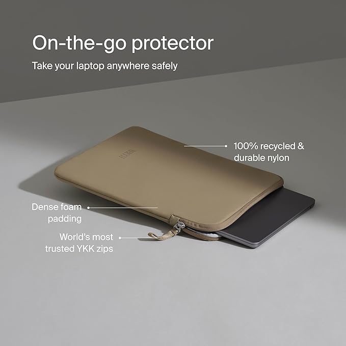 Urth Naos Laptop Sleeve - 15-16 Inch Padded, Water Resistant, Recycled Laptop Case Compatible with MacBook Air/Pro in Green