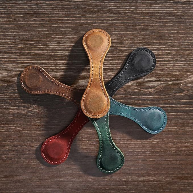 Personalized Magnetic Leather Bookmark, 26 Letters Custom Leather Bookmarks, Handmade, Leather Magnetic Bookmark for Book Lovers Readers Women Kid(Brown，Q）