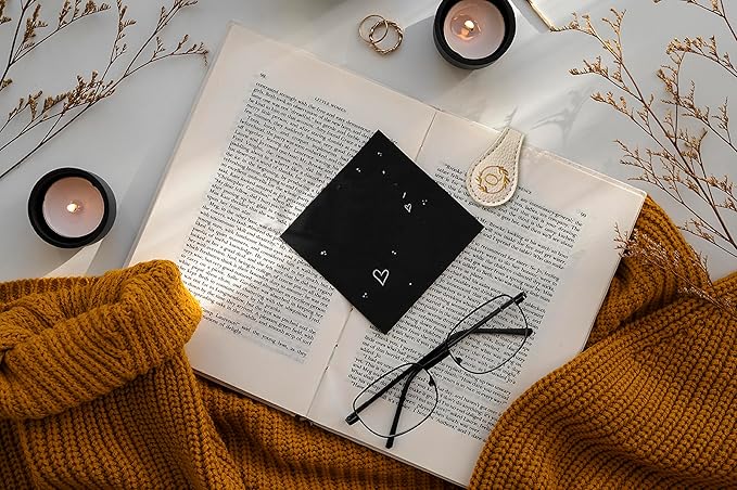 ABTOLS Magnetic Leather Initial Bookmarks, Vintage Initial ID Identification Book Marker Clip Gift Beige Capital Letter Book Markers for Book Lover Avid Readers (Q)