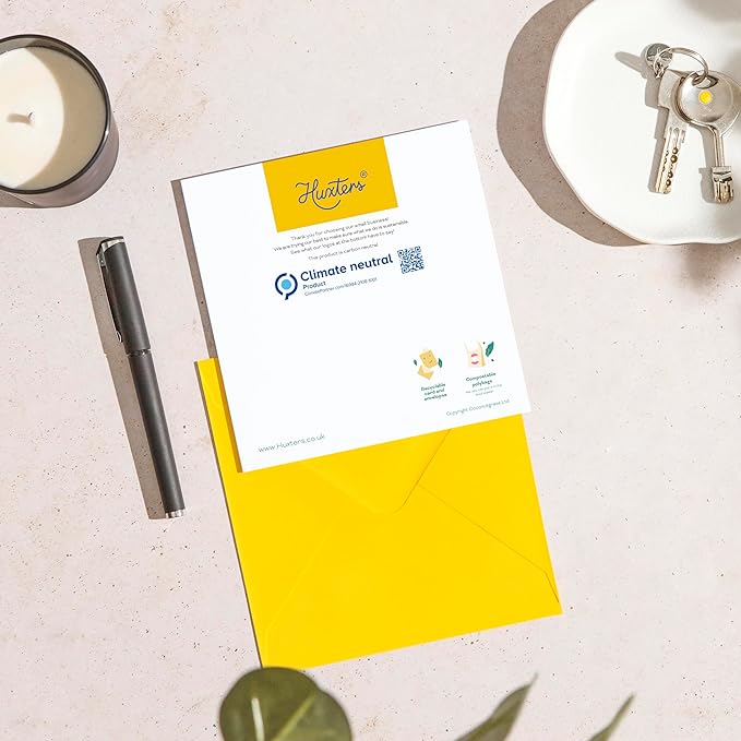 Huxters Birthday Card from the Dog – Yorkshire Terrier - Happy Birthday to Dog Mum and Dog Dad – Birthday Card from the Dog to Friends Family First Birthday (Yorkshire Terrier)