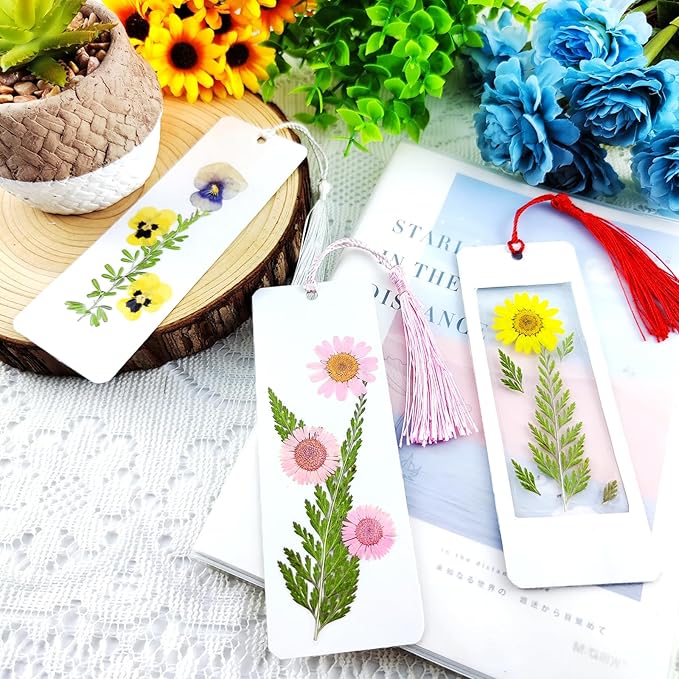 Cardstock Blank Bookmarks Set, 10 Pcs DIY White Craft Bookmarks for Pressed Flowers, Dried Flower Bookmark Making Kit with 36 Pcs Pressed Flowers, 10 Pcs Tassels, DIY Bookmarks for Dried Flowers