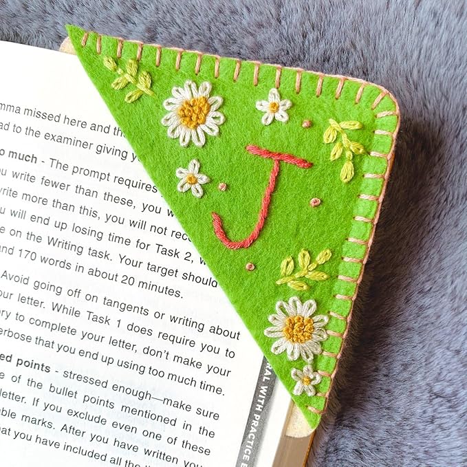 Personalized Hand Embroidered Corner Bookmark, Bookmarks for Women, Personalized Bookmark for Book Lovers, Cute Flower Book Mark by HNQCPCVU (J, Green)