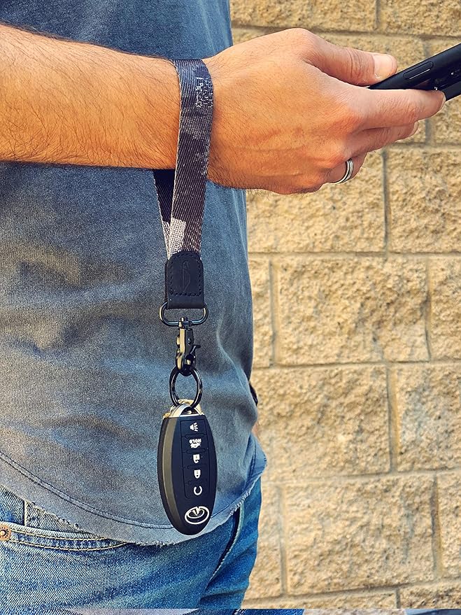 POCKT Lanyard for Keys Wristlet Strap Key Chain Holder for Men and Women - Cool Hand Wrist Lanyards for Keys and Wallets